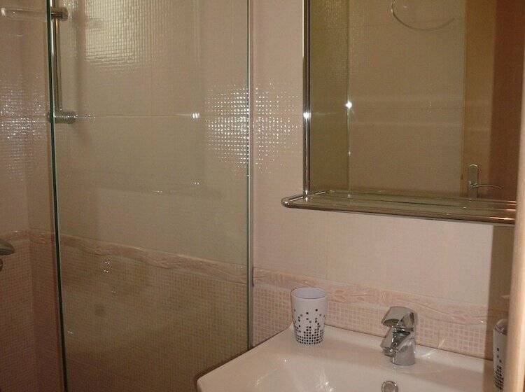 בית מלון כפרי Avra