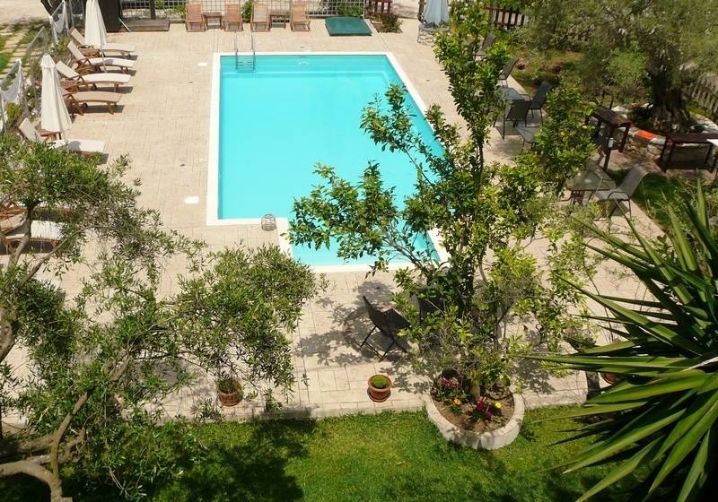 בית מלון כפרי Avra