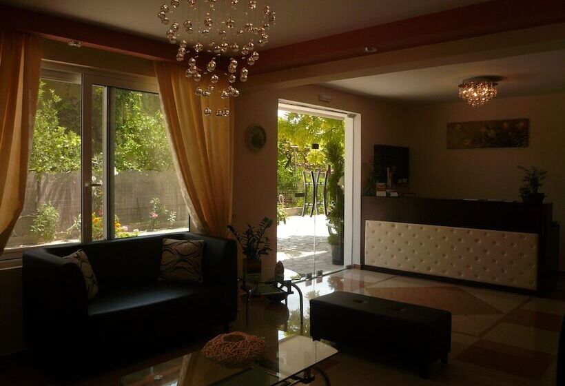 בית מלון כפרי Avra