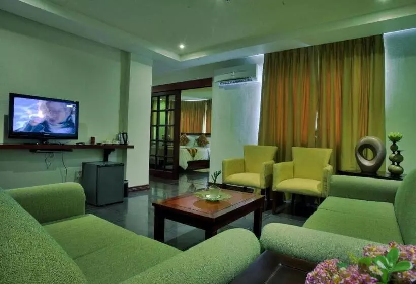 בית מלון כפרי Centro Puerto Princesa Near Airport