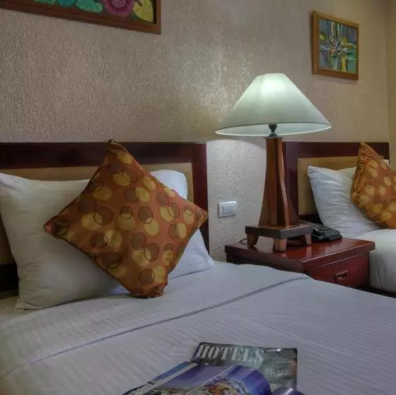 בית מלון כפרי Centro Puerto Princesa Near Airport