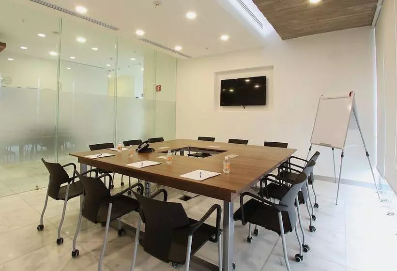 酒店 One Villahermosa 2000