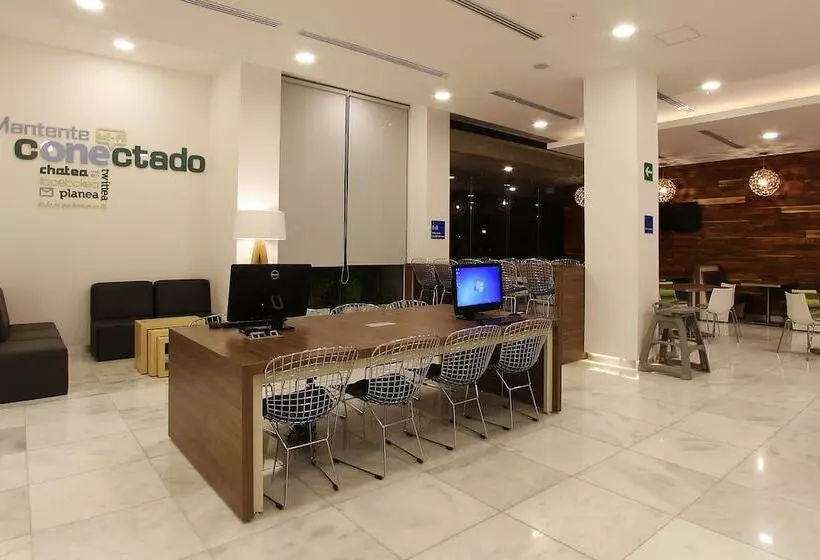 酒店 One Villahermosa 2000