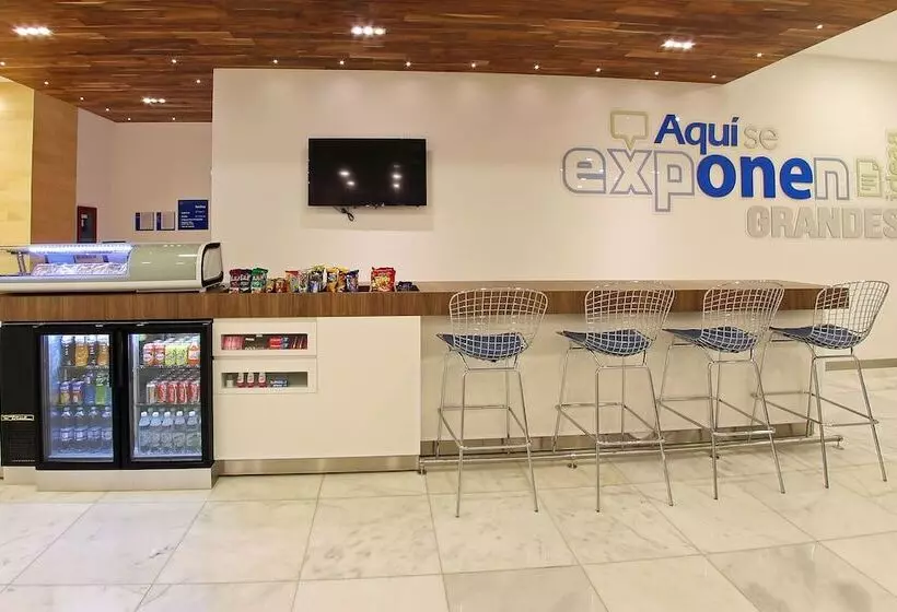 酒店 One Villahermosa 2000