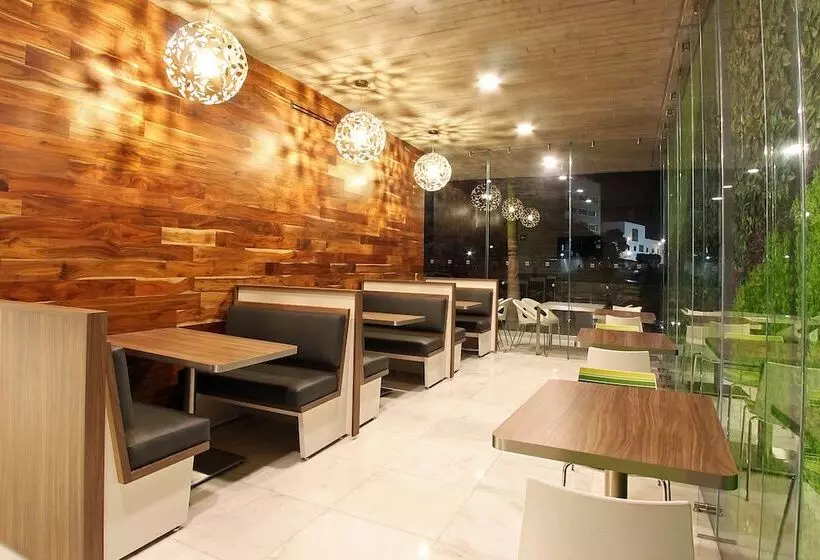 酒店 One Villahermosa 2000