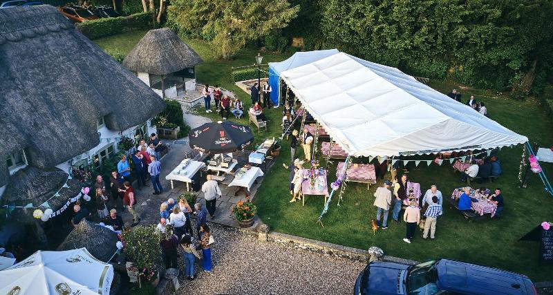 فندق The Hatchet Inn