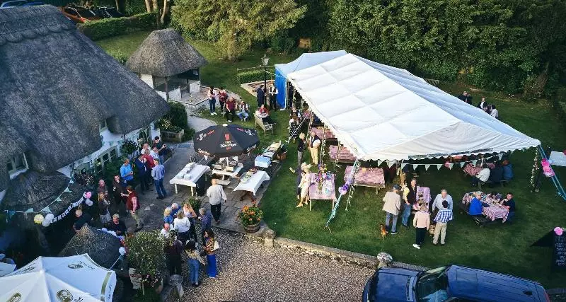 Отель The Hatchet Inn