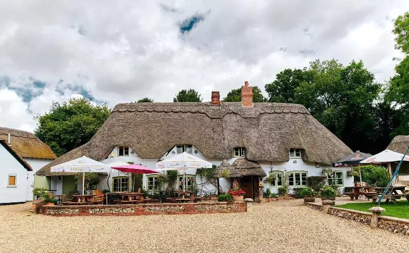 Отель The Hatchet Inn