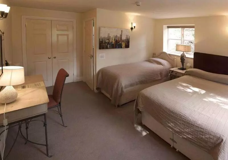 Отель The Hatchet Inn