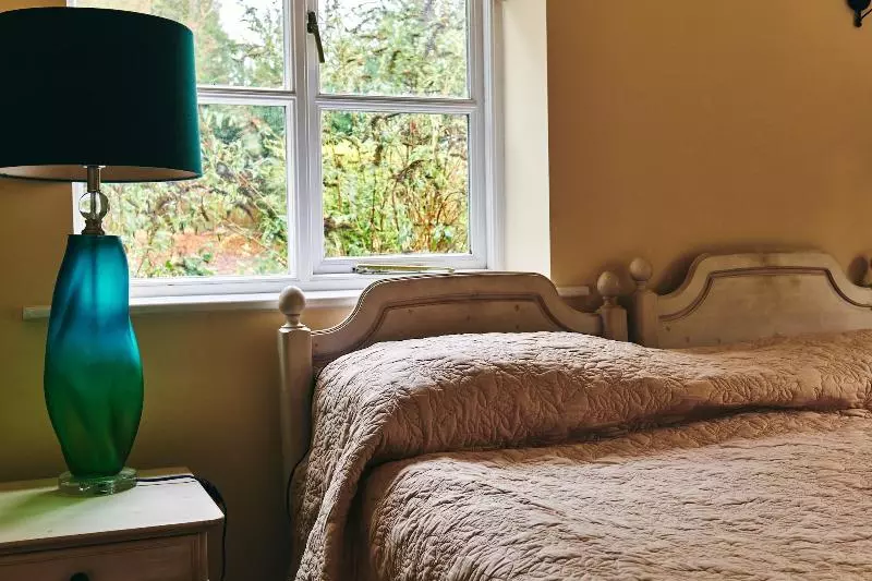 Отель The Hatchet Inn