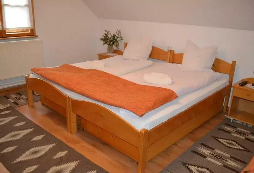 Aamiaismajoitus (B&B) Enikő Vendégház