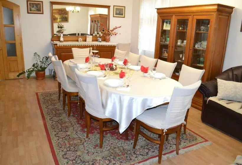 Aamiaismajoitus (B&B) Enikő Vendégház