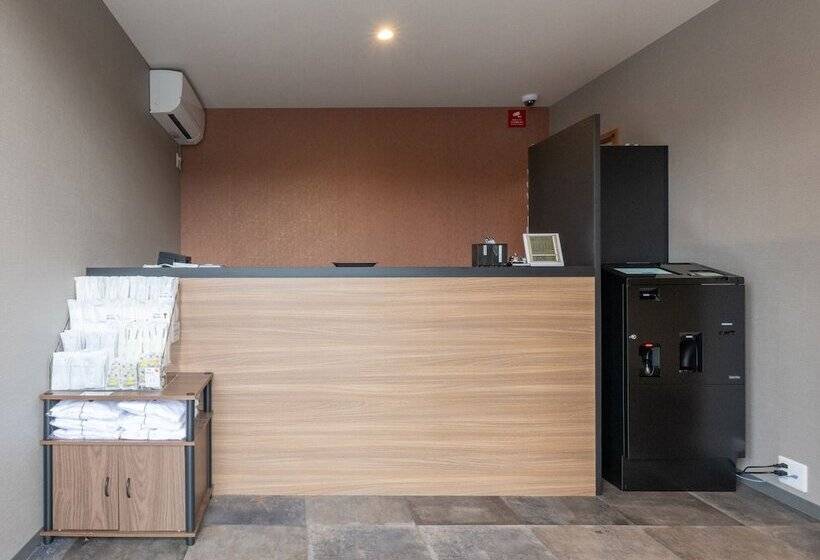 Hotell R9 The Yard Sakai