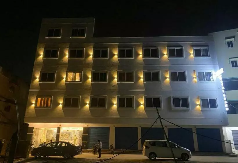 Hotelli Sri Pranams Royal Grand