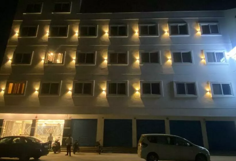 Hotelli Sri Pranams Royal Grand