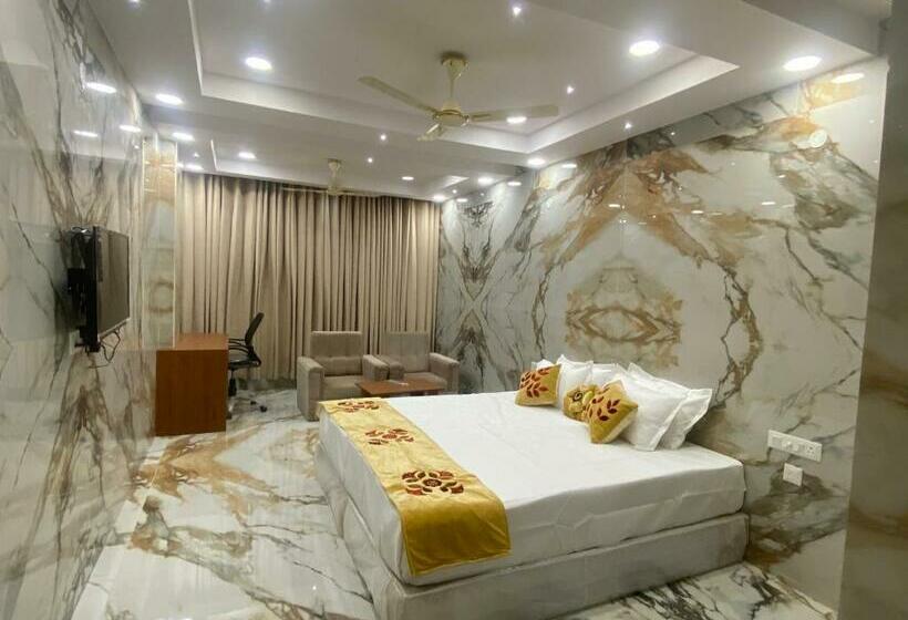 ホテル Sri Pranams Royal Grand