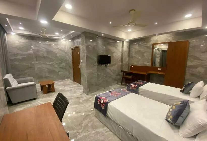 Hotelli Sri Pranams Royal Grand