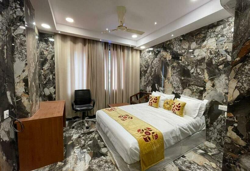 ホテル Sri Pranams Royal Grand