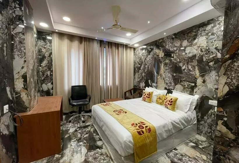 Hotelli Sri Pranams Royal Grand