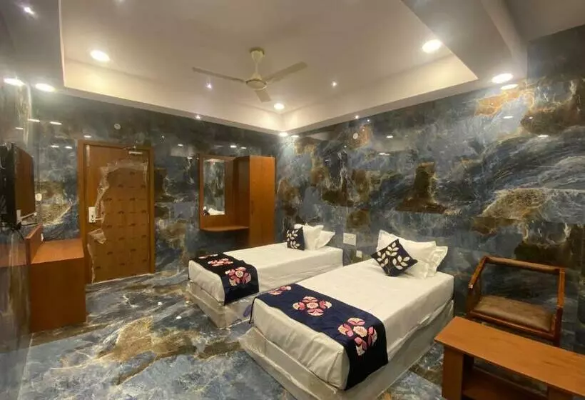 Hotelli Sri Pranams Royal Grand