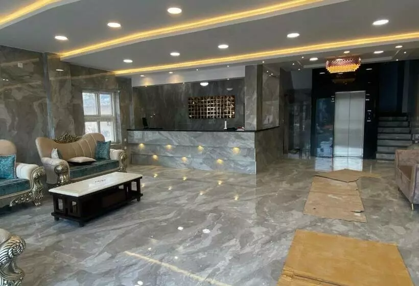 Hotelli Sri Pranams Royal Grand