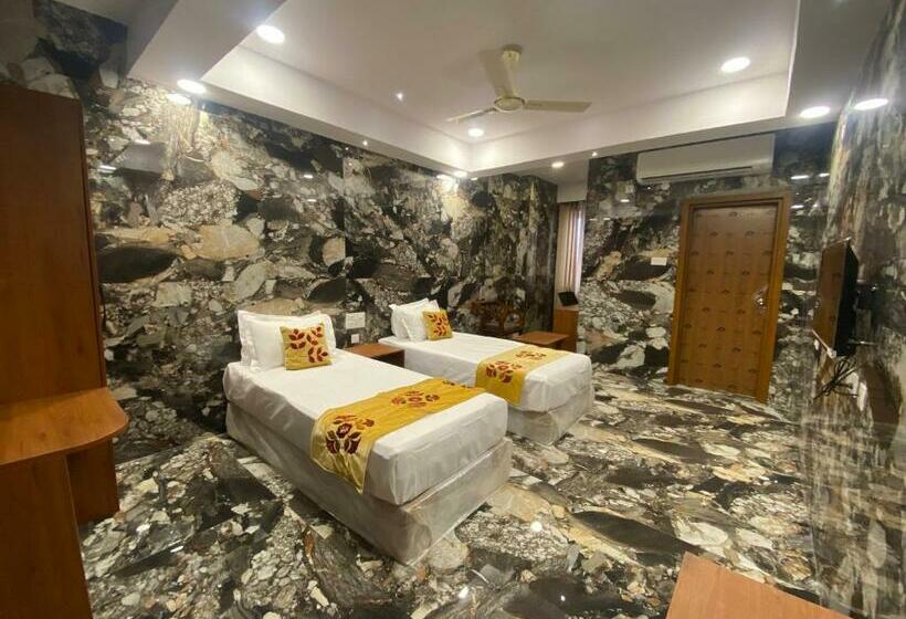 ホテル Sri Pranams Royal Grand