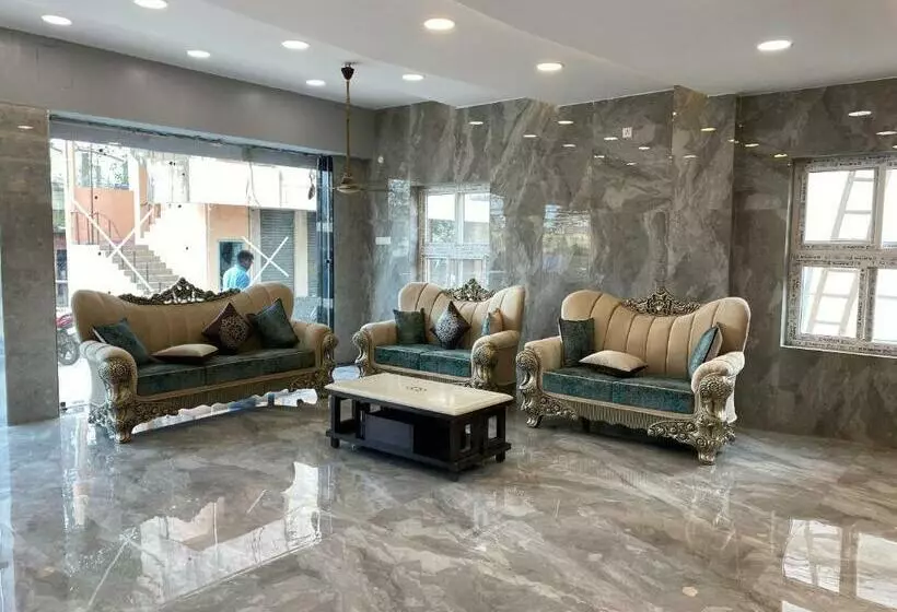 Hotelli Sri Pranams Royal Grand