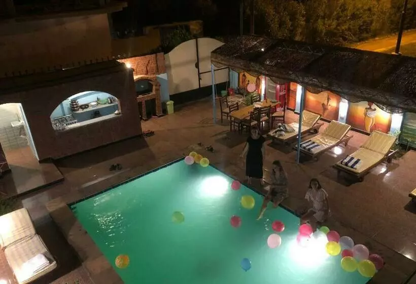 Mama Africa Apts & Studios