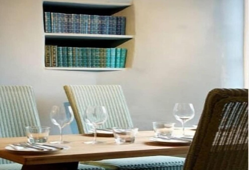 مبيت وإفطار The Anchor Inn