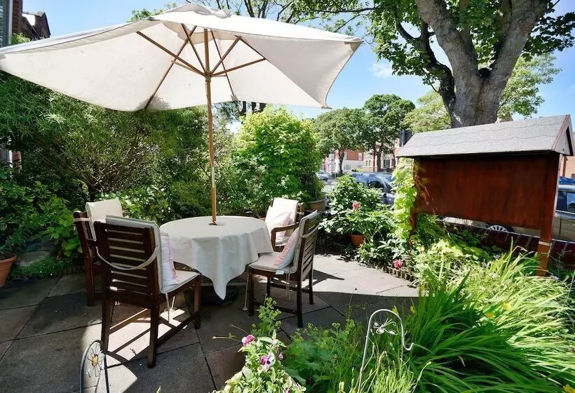 Bed and Breakfast North Bay Guest House