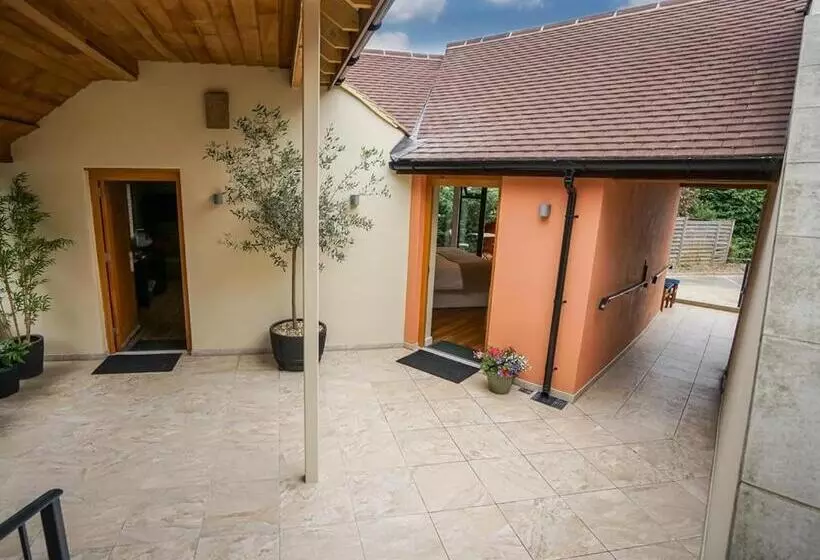 住宿加早餐  The Bakery Restaurant With Rooms