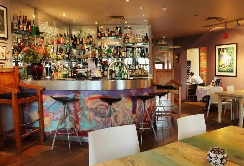 住宿加早餐  The Bakery Restaurant With Rooms