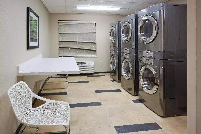 فندق Candlewood Suites Dickinson, An Ihg