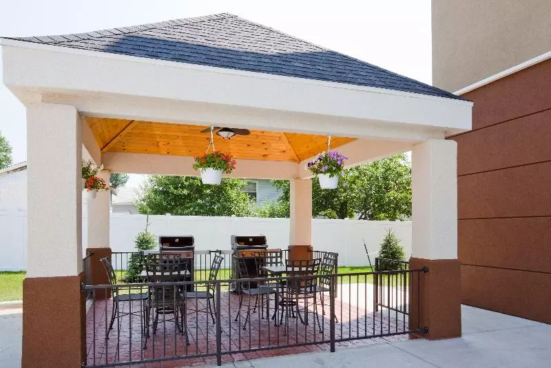 فندق Candlewood Suites Dickinson, An Ihg