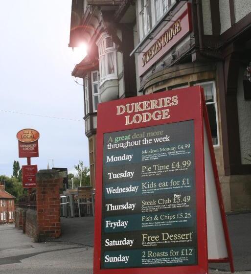 فندق The Dukeries Lodge, Edwinstowe, Nottinghamshire