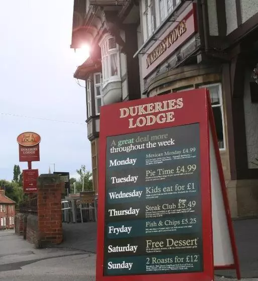 Отель The Dukeries Lodge, Edwinstowe, Nottinghamshire