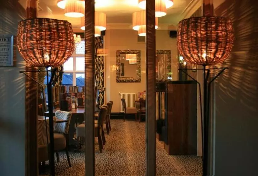 Отель The Dukeries Lodge, Edwinstowe, Nottinghamshire