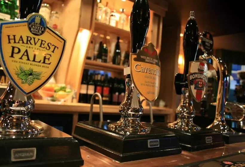 Отель The Dukeries Lodge, Edwinstowe, Nottinghamshire