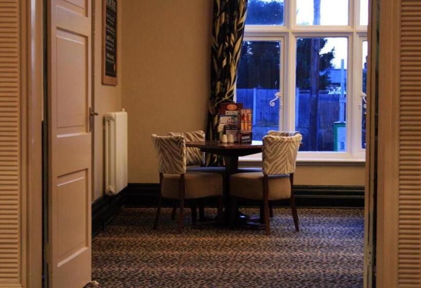 فندق The Dukeries Lodge, Edwinstowe, Nottinghamshire