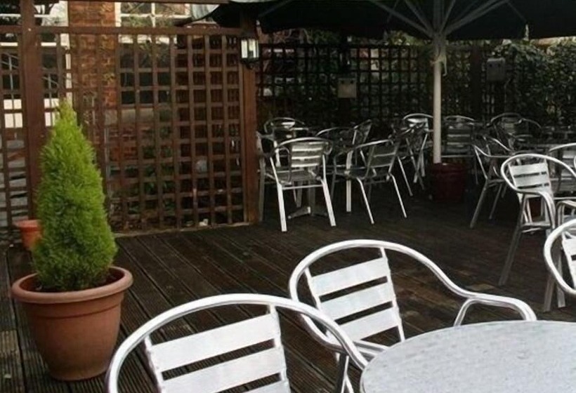 فندق The Dukeries Lodge, Edwinstowe, Nottinghamshire