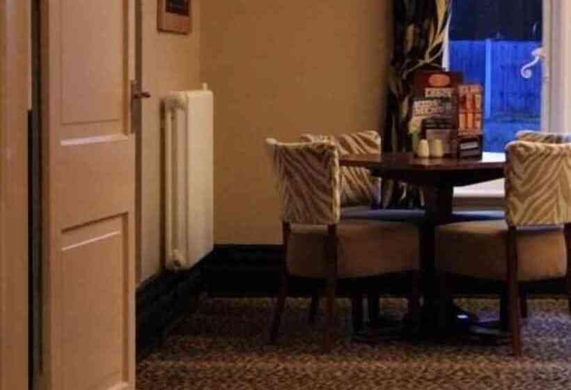 فندق The Dukeries Lodge, Edwinstowe, Nottinghamshire