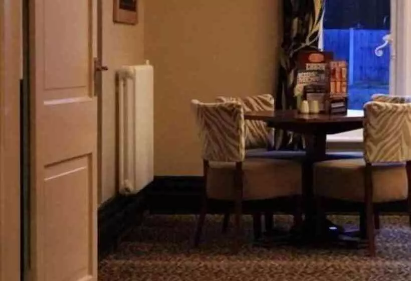 Отель The Dukeries Lodge, Edwinstowe, Nottinghamshire