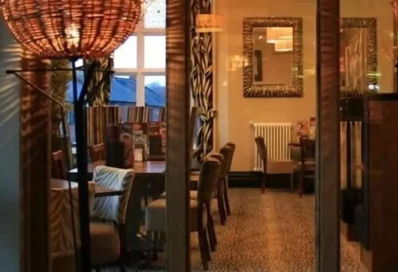 Отель The Dukeries Lodge, Edwinstowe, Nottinghamshire