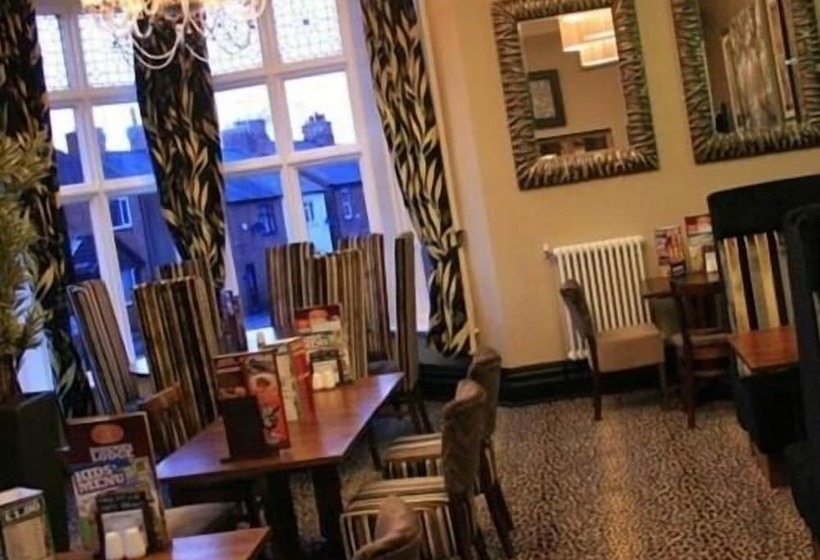 فندق The Dukeries Lodge, Edwinstowe, Nottinghamshire