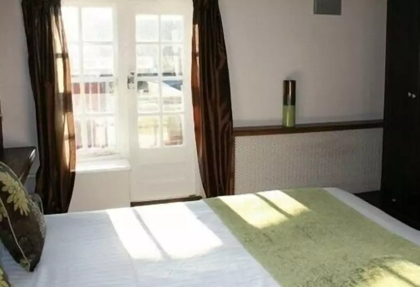 Отель The Dukeries Lodge, Edwinstowe, Nottinghamshire