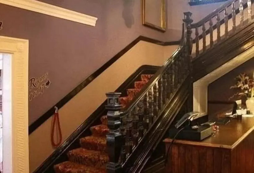 Отель The Dukeries Lodge, Edwinstowe, Nottinghamshire