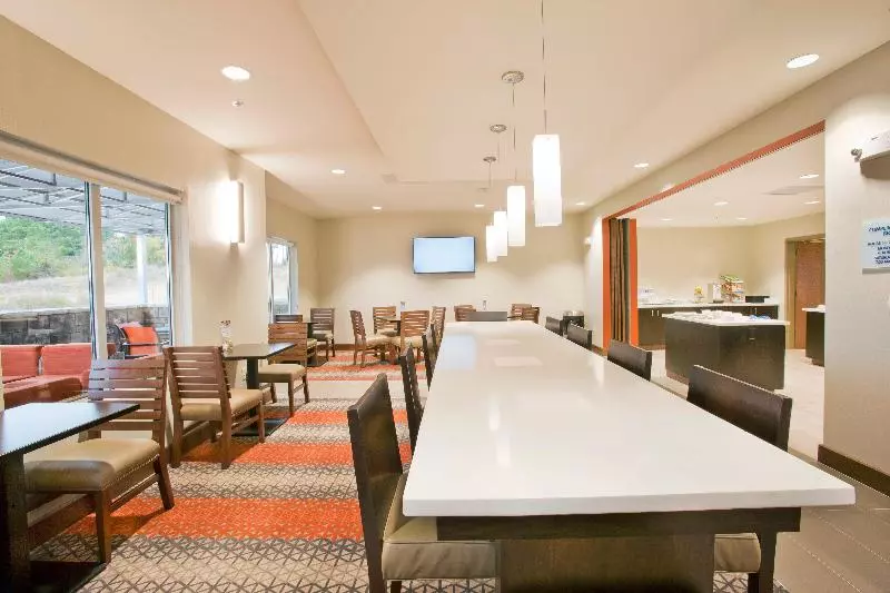 Holiday Inn Express Hotel & Suites Hot Springs, An Ihg