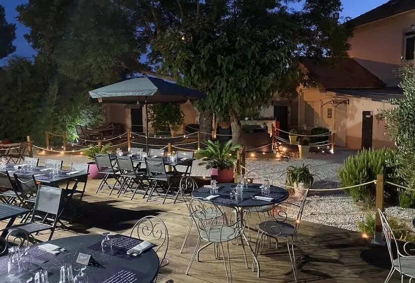 Отель Hôtel Des Moulins