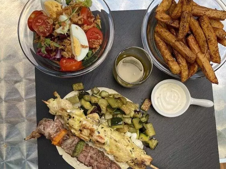 Отель Hôtel Des Moulins