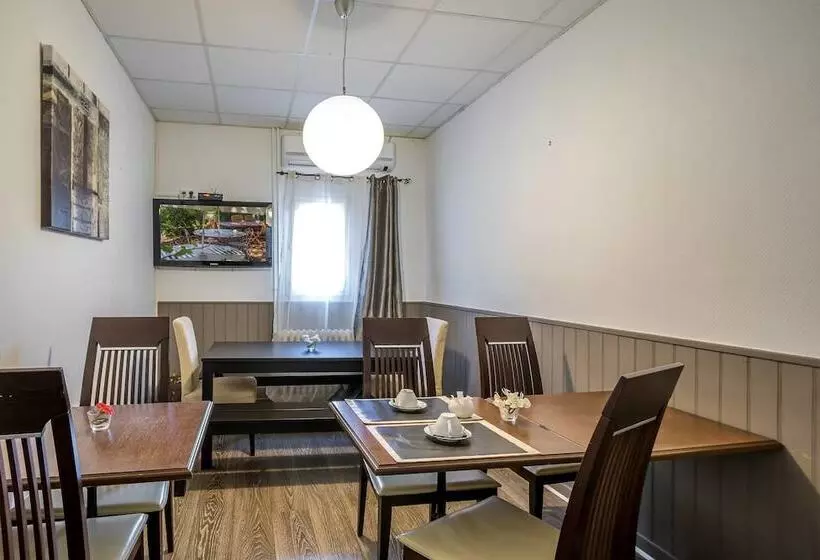 Отель Hôtel Des Moulins